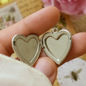Hearts Entwined Locket | Χειροποίητο Vintage Mενταγιόν Ανοιγόμενο Καρδιά με Σύνθεση Λουλουδιών (Πολυμερικός Πηλός, Ατσάλι) (40εκ.+5εκ. Αυξομείωση) - καρδιά, λουλούδι, ατσάλι, για φωτογραφίες, μενταγιόν - 5