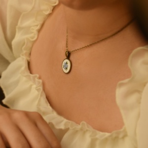 Pure Delight Pendant | Χειροποίητο Φλοράλ Vintage Μενταγιόν με Γαλάζια Λουλούδια (Πολυμερικός Πηλός, Μπρούντζος) (Μήκος 40εκ. + 5εκ. αυξομείωση) - ορείχαλκος, κοντά, λουλούδι, μπρούντζος, κρεμαστά - 3