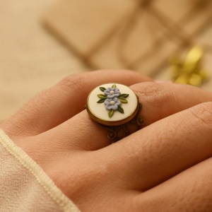 Pure Delight Ring | Χειροποίητο Φλοράλ Vintage Δαχτυλίδι με Γαλάζια Λουλούδια (Πολυμερικός Πηλός, Μπρούντζος) (Αυξομειούμενο) - φύλλο, λουλούδι, μπρούντζος, αυξομειούμενα - 2