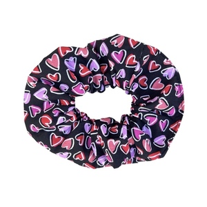 Χειροποίητο υφασμάτινο scrunchy 12 cm loli hearts - ύφασμα, λαστιχάκια μαλλιών, μεγάλα scrunchies