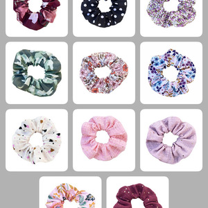 Χειροποίητο υφασμάτινο scrunchy 12 cm pink scratch - ύφασμα, λαστιχάκια μαλλιών - 2