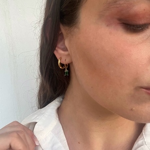 Σκουλαρίκια με πράσινο κρυσταλλάκι - επιχρυσωμένα, swarovski, κρίκοι, μικρά, ατσάλι - 3