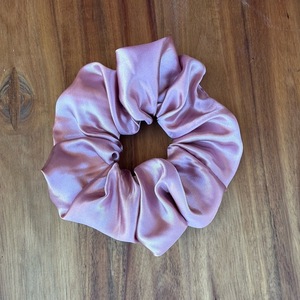 XXL σατέν Scrunchie Dusty Pink - ύφασμα, σατέν, λαστιχάκια μαλλιών, satin scrunchie - 2
