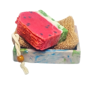 Σετ σαπουνοθήκη με σαπούνι watermelon και δώρο ένα σφουγγάρι θήκη από λούφα.