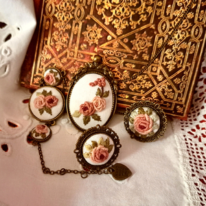 "Pink Roses" - κεντητά, vintage, λουλούδι, μπρούντζος - 3