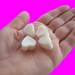 Γυάλινο βαζακι με 30 τμχ wax melts σόγιας λευκες καρδιες λεβάντα -apois - κερί, αρωματικά κεριά, κερί σόγιας, ημέρα της μητέρας, soy wax - 2