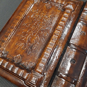 2 Δερμάτινο σημειωματάριο σε διαστάσεις 17x25cm .Το εσωτερικό αποτελείται από λευκό χαρτί [100g].Έχει 300 σελίδες οι οποίες είναι κενές - είδη γάμου, τετράδια & σημειωματάρια, ειδη δώρων - 4