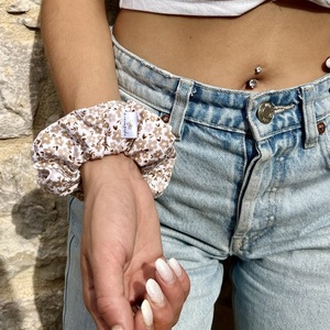 Little floral scrunchie - ύφασμα, φλοράλ, για τα μαλλιά, λαστιχάκια μαλλιών - 3