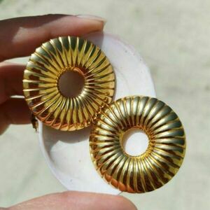 ♦ THE "COLETTE" EARRINGS, VINTAGE STYLE ΑΤΣΑΛΙΝΑ ΣΤΡΟΓΓΥΛΑ ΣΚΟΥΛΑΡΙΚΙΑ, ΧΡΥΣΟ, GOLD-PLATED - μοντέρνο, επιχρυσωμένα, καθημερινό, ατσάλι
