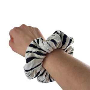Scrunchy ζεβρέ - ύφασμα, λαστιχάκια μαλλιών - 2
