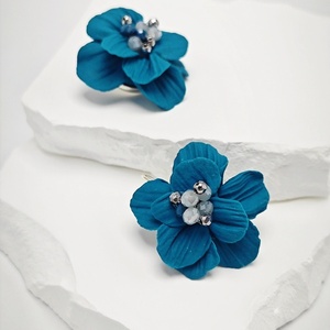 TEAL FLOWER EARRING - ημιπολύτιμες πέτρες, πηλός, χάντρες, λουλούδι, μικρά