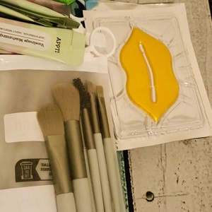 Mystery bag 25 προϊόντα ομορφιάς, για νύχια, μακιγιάζ, και διάφορα όπως βλέπετε στις φωτογραφίες - 3