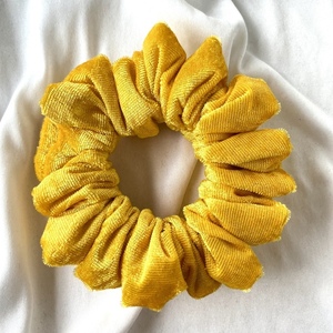 Χειροποίητο Scrunchie Μουσταρδί Βελούδο - μαλλί, λαστιχάκια μαλλιών - 2