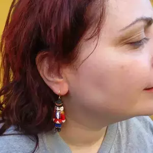 Καρυοθραύστης και Βασιλιάς Ποντικών σκουλαρίκια από παραμύθι από πολυμερικό πηλό - επιχρυσωμένα, πλαστικό, πηλός, μακριά, γάντζος - 2