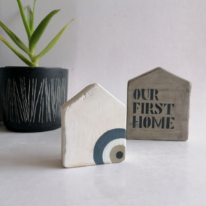 Σπιτάκια γούρι σετ2τεμ FIRST HOME από τσιμέντο άσπρο/γκρι10εκ/7,5εκ - σπίτι, τσιμέντο, διακοσμητικά, ειδη δώρων - 4