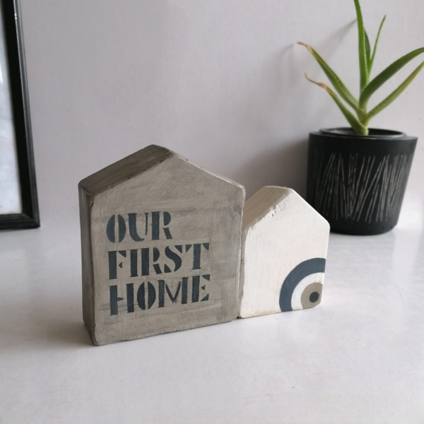 Σπιτάκια γούρι σετ2τεμ FIRST HOME από τσιμέντο άσπρο/γκρι10εκ/7,5εκ - σπίτι, τσιμέντο, διακοσμητικά, ειδη δώρων - 2