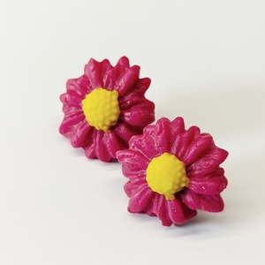 Pink daisy | Καρφωτά Σκουλαρίκια με ατσάλινο κούμπωμα - πηλός, λουλούδι, μικρά, ατσάλι