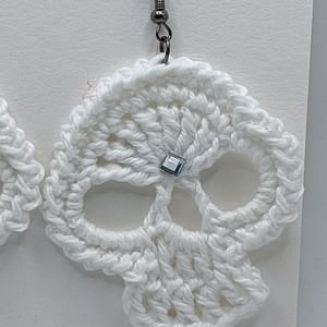Σκουλαρίκια κρεμαστά πλεκτά με βελονάκι "White skull - νήμα, boho, μεγάλα, γάντζος - 4