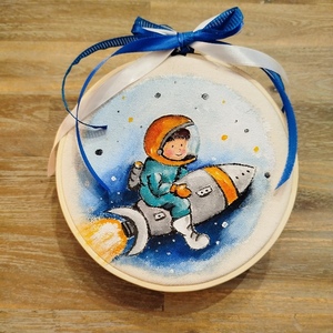 Τελάρο κεντήματος με ζωγραφική "little astronaut" - ζωγραφισμένα στο χέρι, αγόρι, τελάρα κεντήματος, προσωποποιημένα - 2