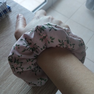 Light Pink floral scrunchie - ύφασμα, λαστιχάκια μαλλιών - 3