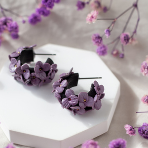 Floral Huggies | Χειροποίητα σκουλαρίκια πηλού - πηλός, χάντρες, λουλούδι, μικρά, boho
