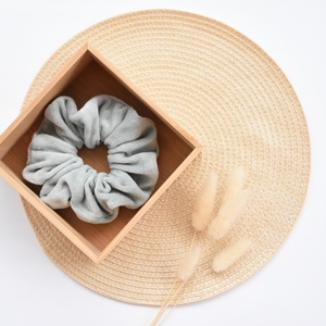 Χειροποίητο scrunchie: μέντα - ύφασμα, λαστιχάκια μαλλιών - 2