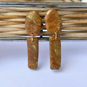 Brown Gold Marble: Χειροποίητα Σκουλαρίκια με πηλό κρεμαστά. - πηλός, καρφάκι - 2
