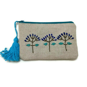 Λινό clutch Χειροποίητο με floral σχέδιο κεντημένο στο χέρι - ύφασμα, clutch, φλοράλ, χειρός, μικρές