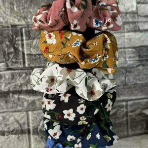 Scrunchie pattern με λουλούδια μπλε 1τμχ - ύφασμα, λαστιχάκια μαλλιών - 2