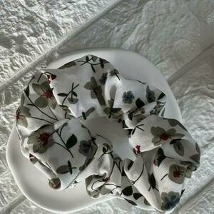 Scrunchie pattern με λουλούδια λευκό 1τμχ - ύφασμα, λαστιχάκια μαλλιών