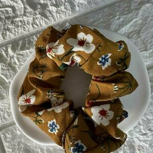 Scrunchie pattern με λουλούδια μουσταρδί - ύφασμα, λαστιχάκια μαλλιών