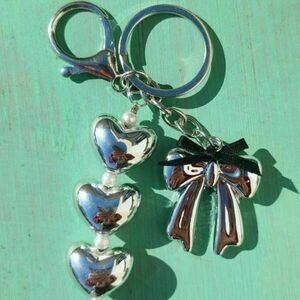 ♦ BAG / PHONE CHARMS, ΚΟΣΜΗΜΑ ΤΣΑΝΤΑΣ / ΛΟΥΡΑΚΙ ΚΙΝΗΤΟΥ ΤΗΛΕΦΩΝΟΥ, ΜΕ ΑΣΗΜΙ ΚΑΡΔΙΕΣ ΚΑΙ ΦΙΟΓΚΟ - λουράκια - 3