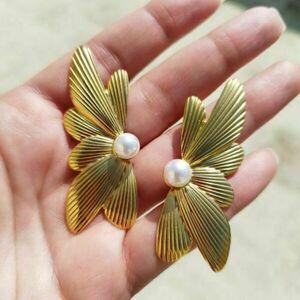 ♦ THE "LUSY" EARRINGS, ΑΤΣΑΛΙΝΑ, GLOD-PLATED, FLORAL SHAPE ΣΚΟΥΛΑΡΙΚΙΑ, ΜΕ ΛΕΥΚΗ ΠΕΡΛΑ - καθημερινό, λουλούδι, ατσάλι, boho, πέρλες - 2