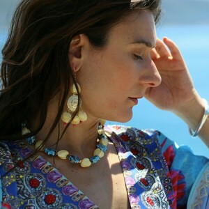 ♦ THE "COVA" EARRINGS, ΣΚΟΥΛΑΡΙΚΙΑ ΜΕ ΚΡΕΜΑΣΤΑ ΚΟΧΥΛΙΑ & ΚΟΡΑΛΙ ΧΑΝΤΡΕΣ - μαργαριτάρι, κοχύλι, απαραίτητα καλοκαιρινά αξεσουάρ, boho, γάντζος - 2