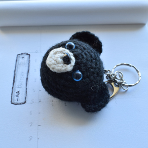 Χειροποίητο Amigurumi μαύρο αρκουδάκι – Πλεκτό Μπρελόκ - νήμα, αρκουδάκι, βαμβακερό νήμα, amigurumi, μπρελοκ κλειδιών - 5