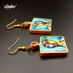 Σκουλαρίκια 5 x 2cm. Μίνιμαλ, αφηρημένη πολύχρωμη γυναικεία μορφή σε θαλασσί φόντο - minimal, γυναίκα, ατσάλι - 3