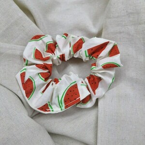 Scrunchy Μαλλιών λευκό με καρπουζάκι - ύφασμα, λαστιχάκια μαλλιών - 2