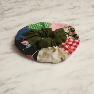 Scrunchy patchwork με φάσα χακί - ύφασμα, δώρα για γυναίκες, λαστιχάκια μαλλιών - 3