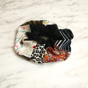 Scrunchy patchwork με φάσα μαύρη - ύφασμα, δώρα για γυναίκες, λαστιχάκια μαλλιών - 2