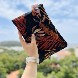 Τσαντάκι με αδιάβροχο εσωτερικό, τροπικά φύλλα μαύρο - ύφασμα, φλοράλ, all day, θαλάσσης, χειρός - 2