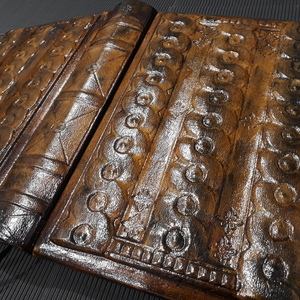 5 Δερμάτινο σημειωματάριο σε διαστάσεις 17x25cm .Το εσωτερικό αποτελείται από λευκό χαρτί [100g].Έχει 300 σελίδες οι οποίες είναι κενές - τετράδια & σημειωματάρια, ειδη δώρων - 5