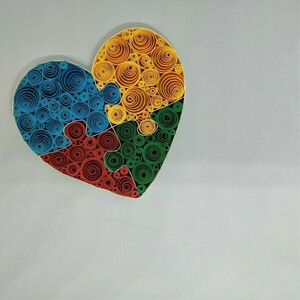 Πίνακας με την τεχνική quilling σε καρτολίνο | autism pride - χαρτί, ακρυλικό, γενική διακόσμηση