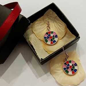 Ασημί σκουλαρίκια σαν "ψηφιδωτά" 4,7x2cm. Πολύχρωμα στρογγυλά κρεμαστά, σε μικρό μέγεθος. Υποαλλεργικά - εντυπωσιακά, minimal, ατσάλι - 3
