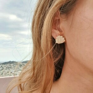 Pearly Shells | Χειροποίητα καρφωτά σκουλαρίκια από πηλό - στρας, πηλός, μικρά, ατσάλι - 3