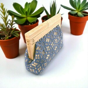 "Galini" Clutch Τσάντα σε Dusty Blue με Δαντέλα & Ξύλινο Κούμπωμα - ύφασμα, ξύλο, clutch, ώμου, χειρός - 3