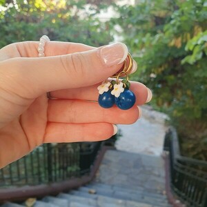 Blueberry Charms | Χειροποίητα σκουλαρίκια πηλού 'Μύρτιλα' - επιχρυσωμένα, πηλός, μακριά, boho, με κλιπ - 3