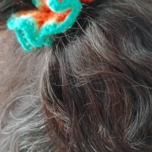 Πλεκτό Scrunchy Πετρόλ/πορτοκαλί - Medium - νήμα, λαστιχάκια μαλλιών - 2