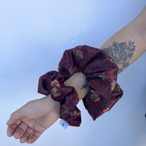 Ruby bloom XL scrunchie - ύφασμα, φλοράλ, λαστιχάκια μαλλιών, μεγάλα scrunchies - 2